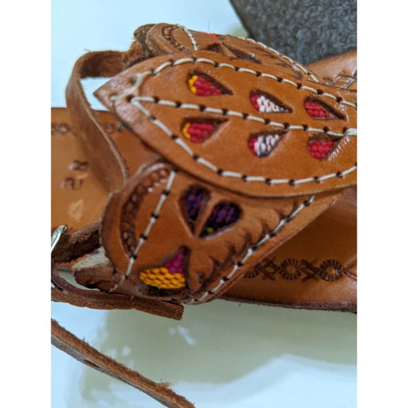 Sz 28 Handmade El Salvador TOOLED Embossed Leather Girls Floral Flower Sandals - Picture 3 of 7